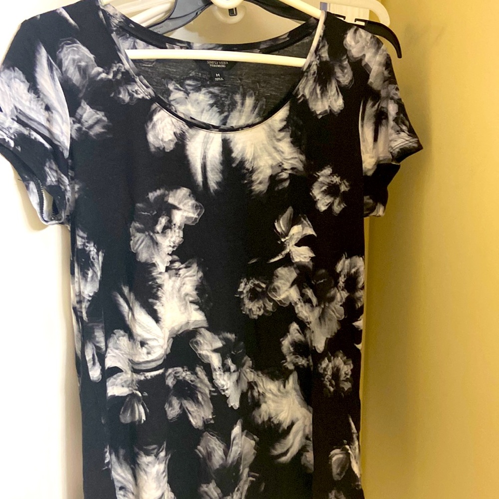 Simply Vera by Vera wang size medium